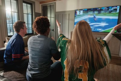 Waarom de WK-kijkavond thuis beter is dan de kroeg